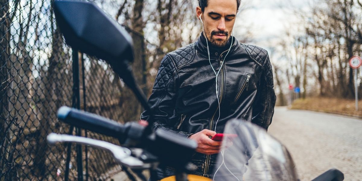 5 Best Motorcycle Earbuds [2022] Rev Corner